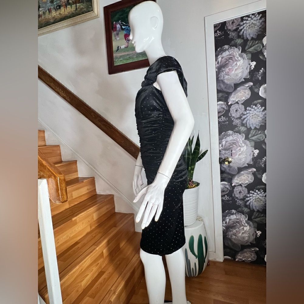 Black Halo
Sampson Dress
$415 original retail - Picture 7 of 8